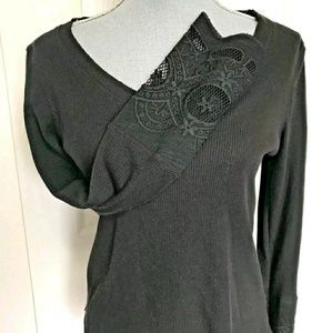 American Able long sleeve lace cuff